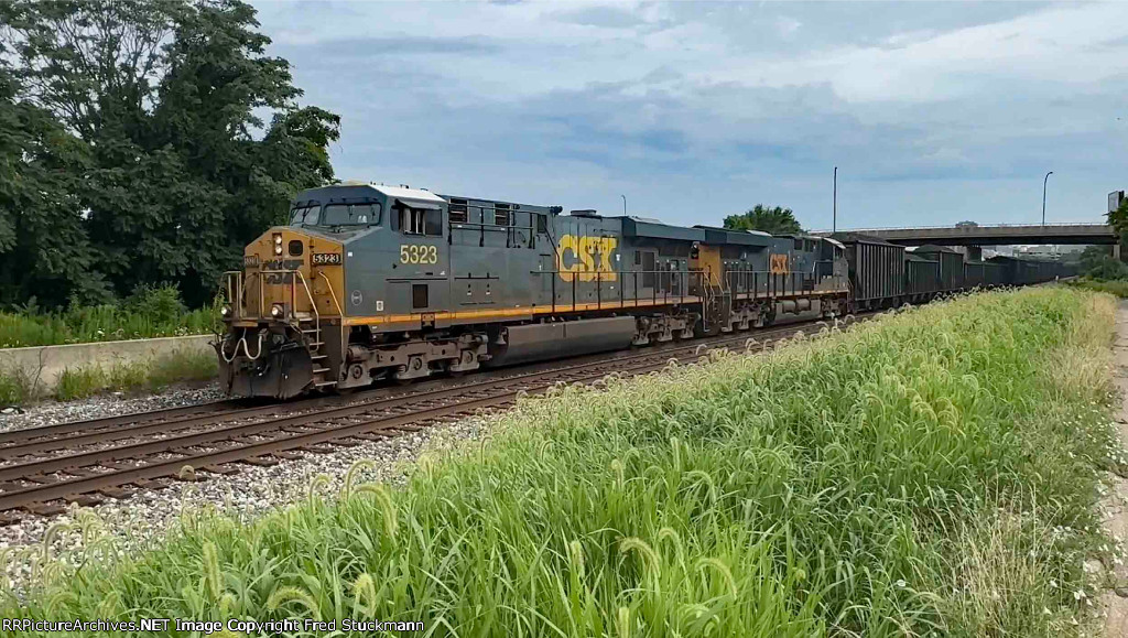 CSX 5323 leads another B157 5 days later.